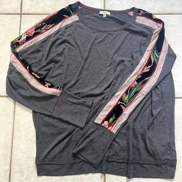 Kori America Long Sleeve Grey Top w/ Patterned Sleeves - Picture 7 of 11